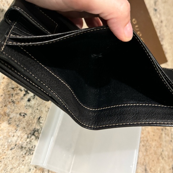Vintage Gucci Compact Black Wallet - Full Inclusion - Picture 5 of 14
